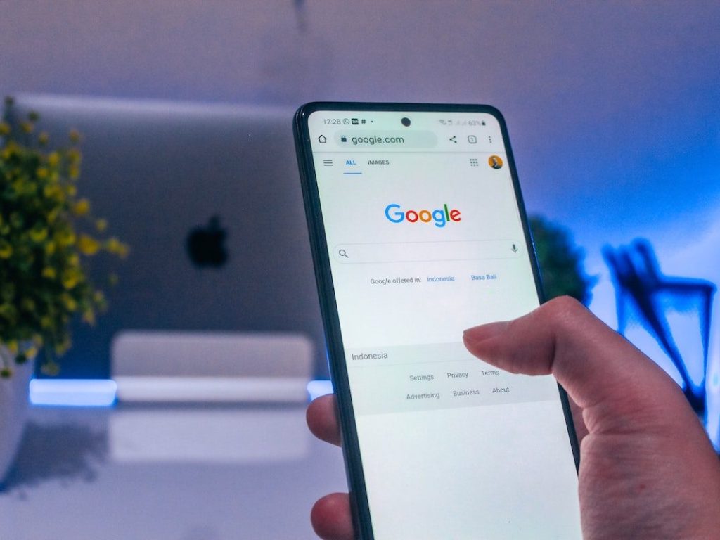Vi deler markedsføring i Google Søk inn i to grener: Betalt annonsering og organiske plasseringer.